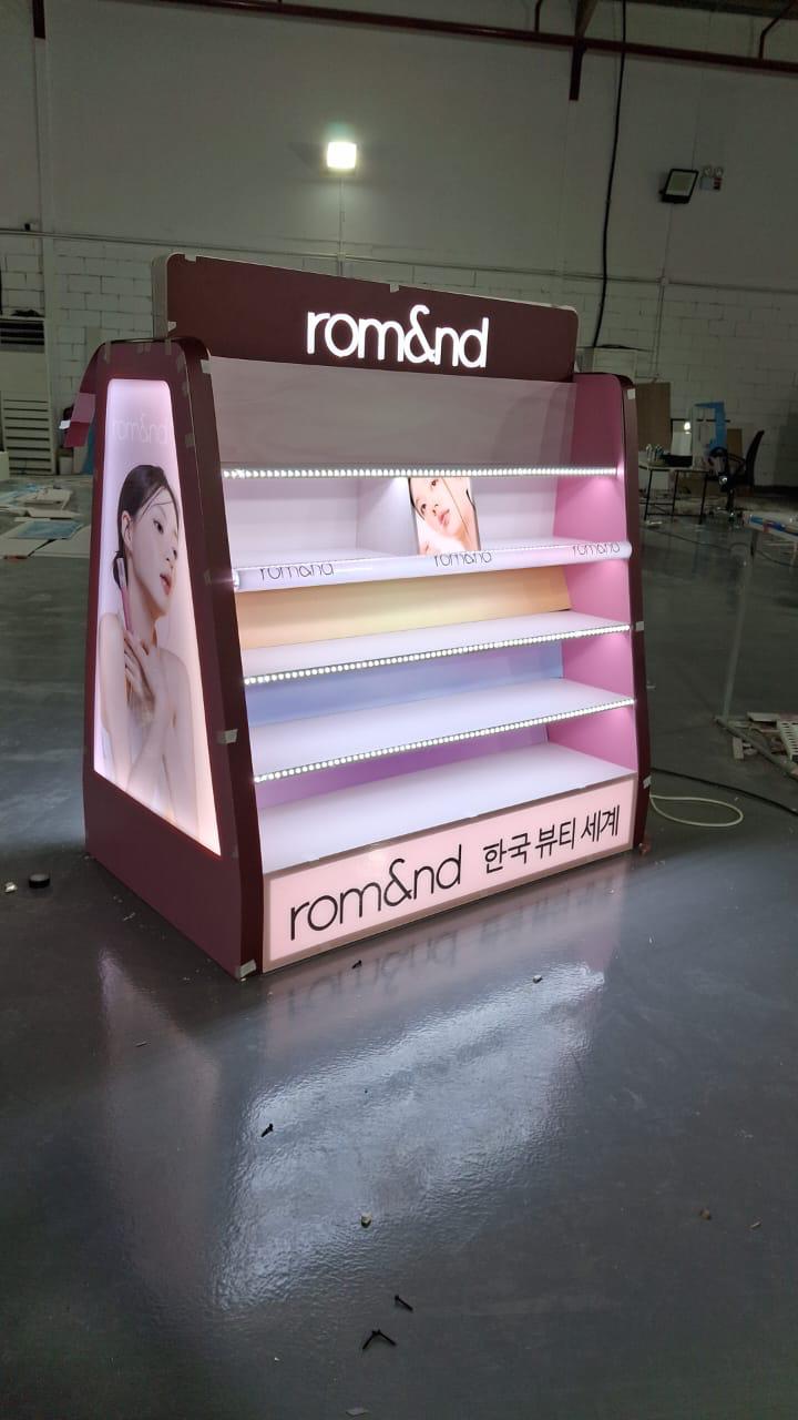 ستاندات العــرض الثابتة